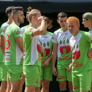 Grupa drużyny zielono białych podczas gry w Palanta.