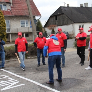 Grupka drużyny czerwonych podczas gry w Palanta.