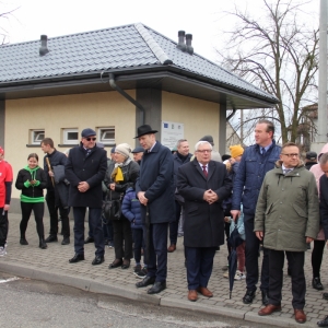 Grupka kilkunastu mieszkańców Gminy Grabów wraz z Senatorem RP P. Błaszczykiem.