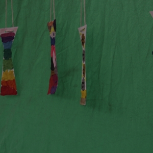 Wyeksponowane prace plastyczne wykonane przez dzieci podczas pikniku „Dzień Rodziny".